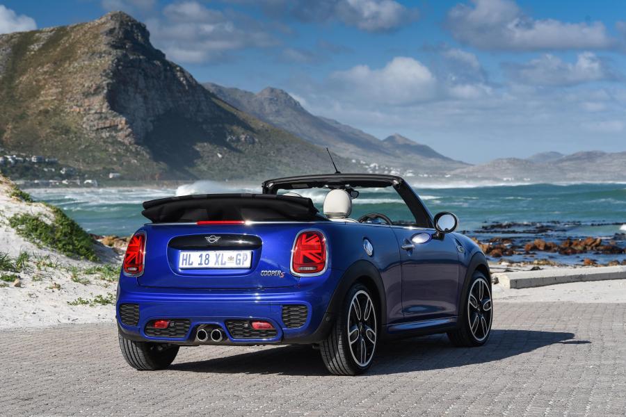  Mini Cooper S Cabrio (F57) 2018 года  (ZA) (фото 21 из 35)